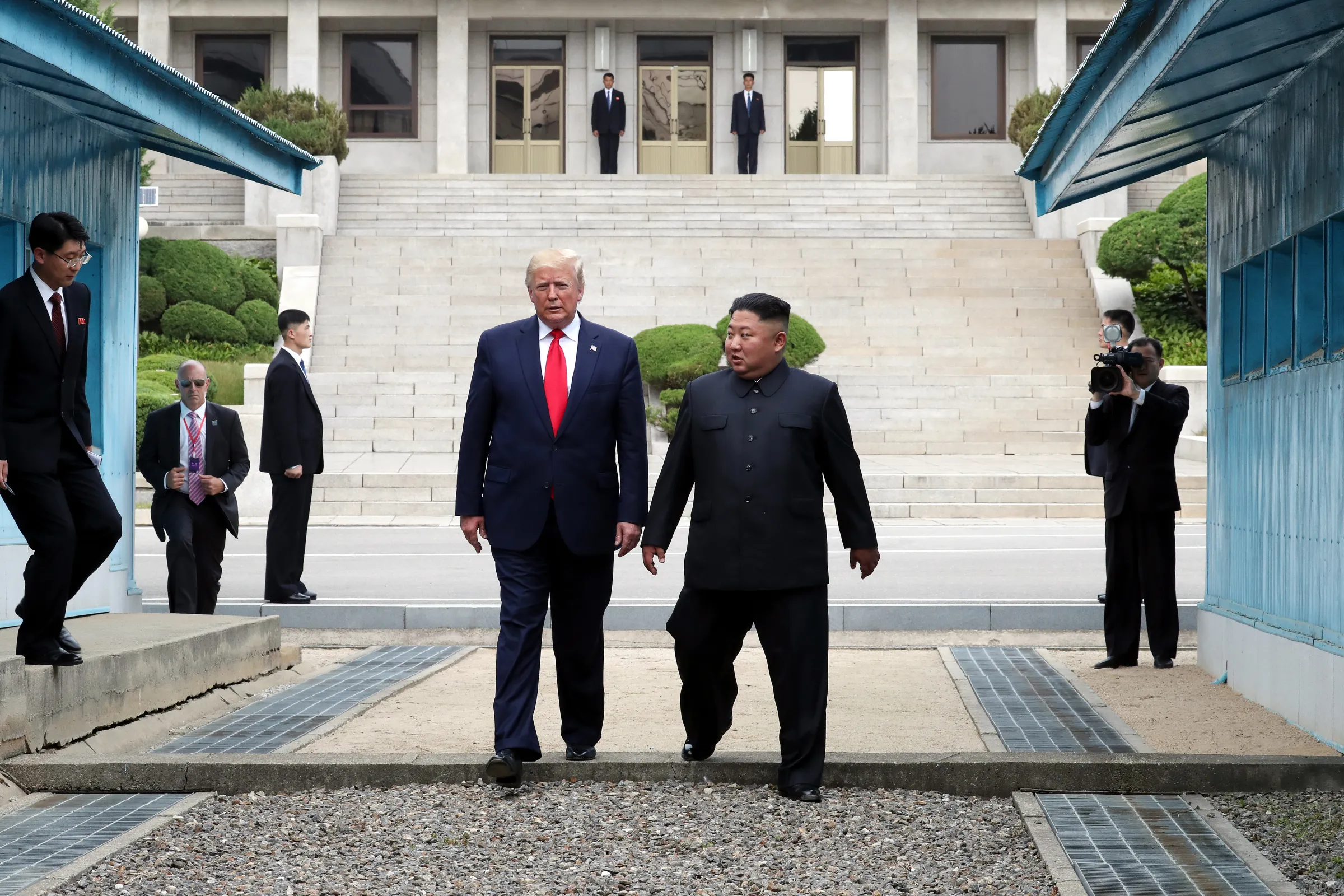 Trump od Amerike pravi Sjevernu Koreju, a od sebe Kim Jong una