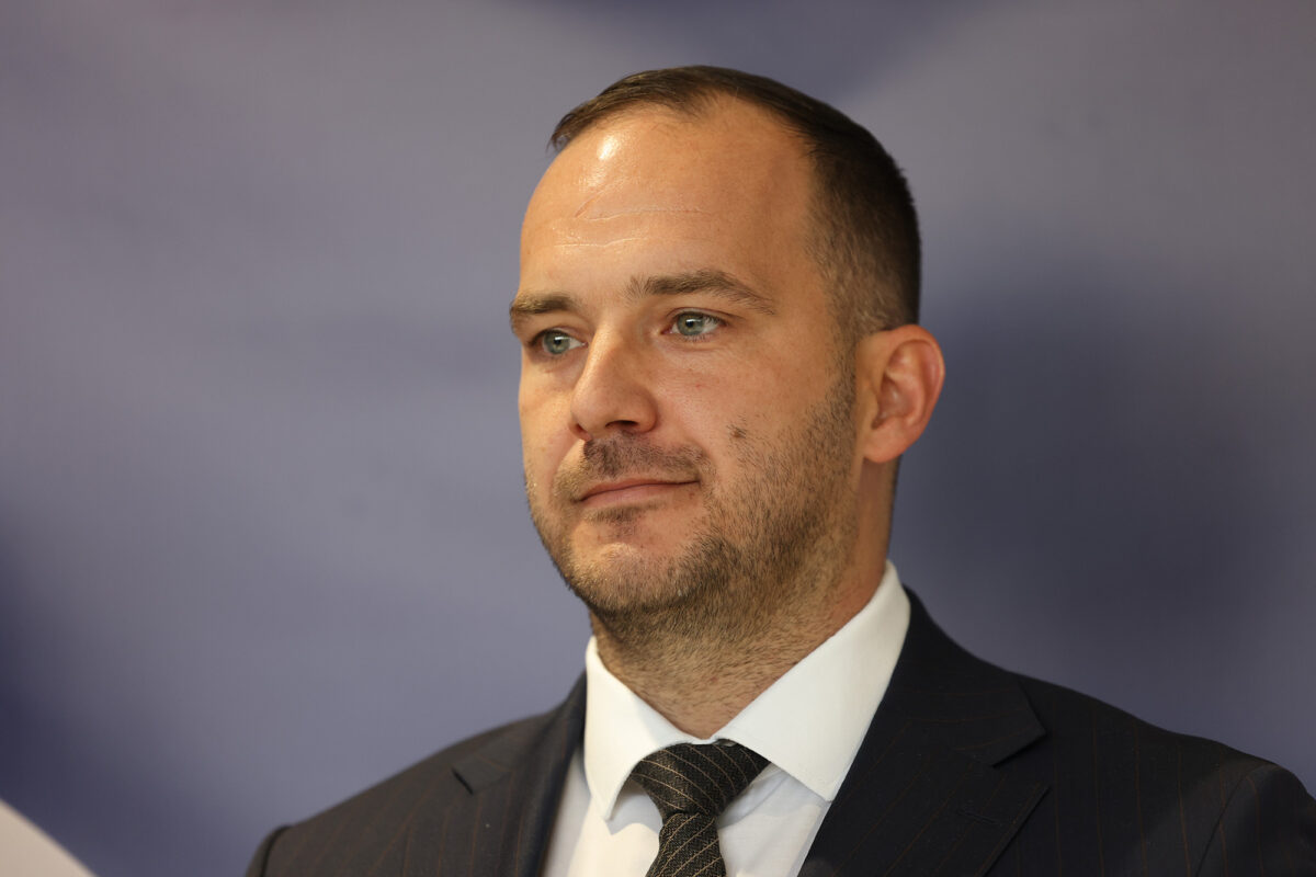 ‘Više smrdi neg’ što miriše’, rekao bi narod ili kako mračni plan Vice Zeljkovića i njegovog ujaka ruši Zmajeve