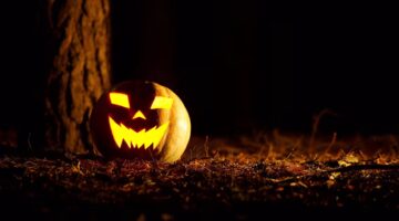 Misterija noći kada se briše granica svjetova. Zovu je Noć vještica