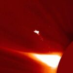 Teleskop u svemiru snimio nešto što liči na pticu. Problem je što je nekoliko puta veća od Zemlje